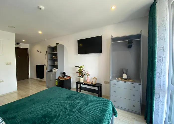 Paradiso 'в' 403 Fancy Apartment *